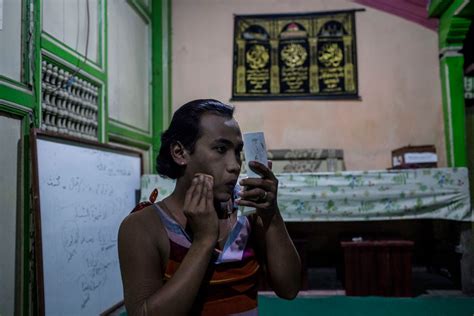 indonesia s transgender muslims known as waria celebrate ramadan huffpost