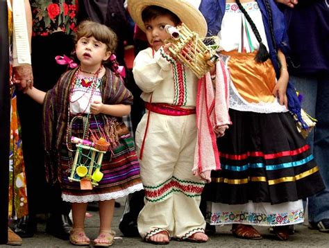 Niños Vestidos Con Trajes Típicos De México Fiesta Pinterest