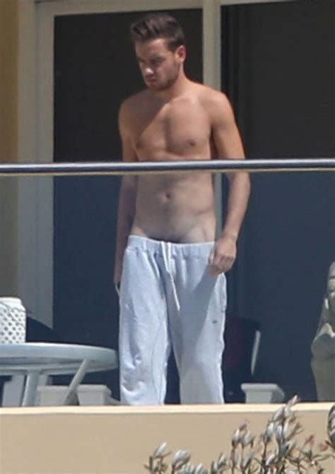 liam payne and his sagging jogging pants oh yes i am
