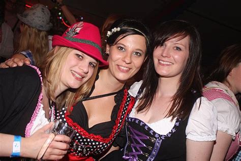 Volksfest Stimmung Sexy Die Schönsten Dirndl Girls Region And Land