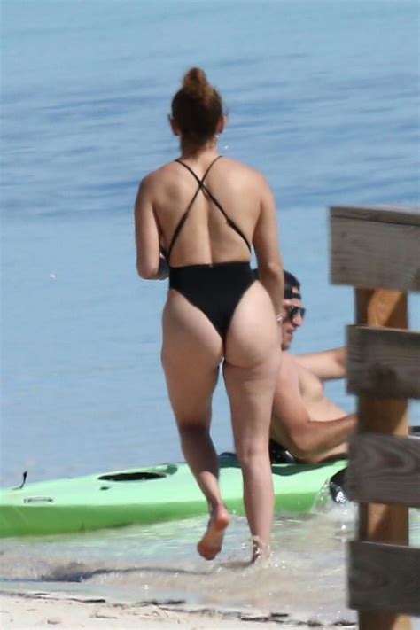 Jennifer Lopez Showed Off Her Juicy Ass On The Ocean 36 Photos The
