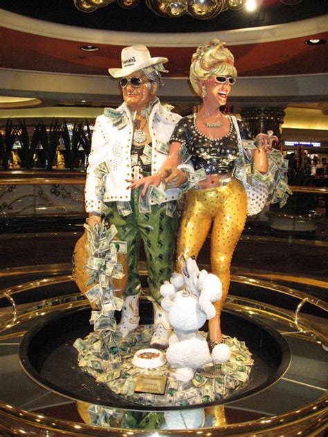 Las Vegas Nv Winnie And Buck Statues Harrah S On The Strip Photo Picture Image