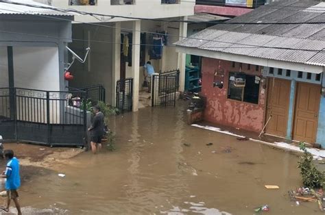 rumahnya terendam banjir nyawa ibu di jakarta utara