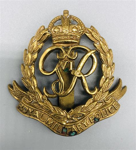 royal military police cap badge  ww british cap badge militaria