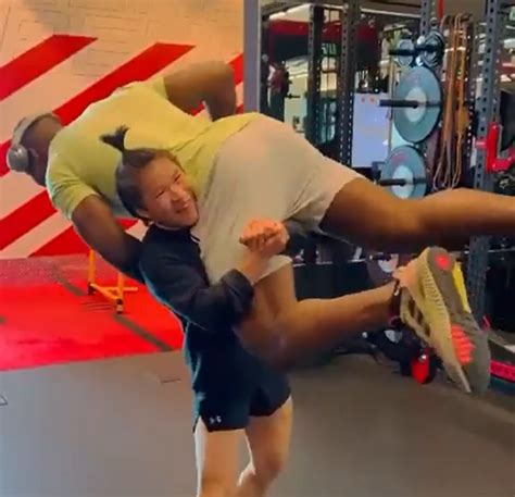video zhang weili lifts ufc heavyweight champion francis ngannou