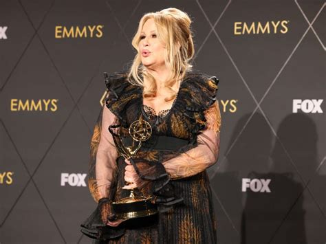 jennifer coolidge thanks all the evil gays for helping her win an emmy