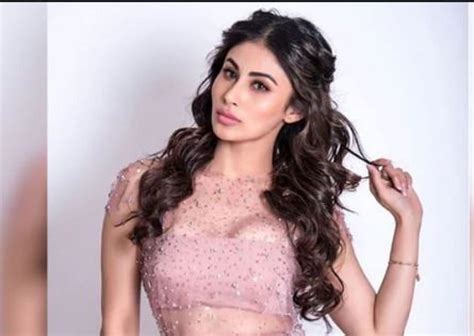 Mouni Roy Shared Hot And Sexy Photos Looks Amazing In Black Dress