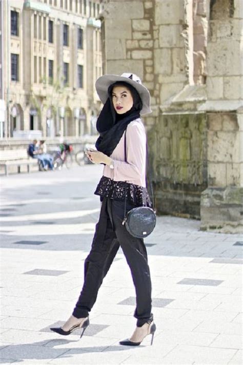 latest women casual hijab styles with jeans trends 2019