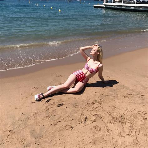 elle fanning  bikini   beach  instagram picture hawtcelebs