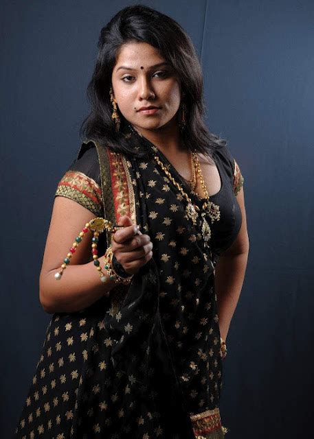 south mp3 mallu actress jyothi in black saree pics