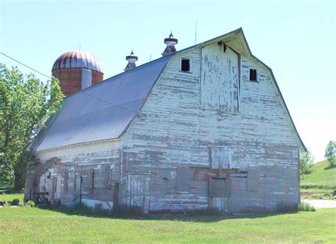 okoboji stories barns