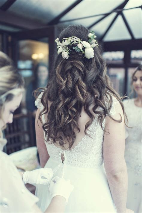 long loose tumbling curls  floral details   summer bride  jesus peiro image  thomas