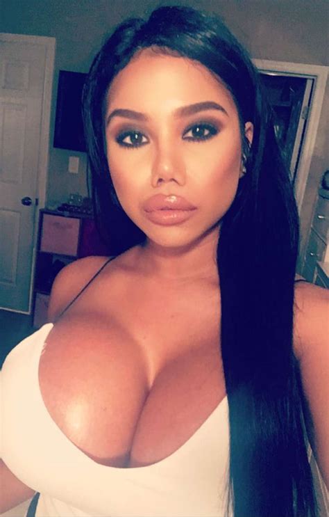 sexy latina super model stephanie hills amateur selfie pic