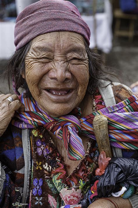 Happy Smile In Chichicastenango Market 裸 Schlampe 懒妇 나체상