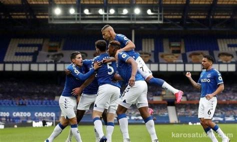everton merangsek  peringkat dua  liga inggris
