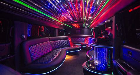 luxury features   limousine service  maxitaxi