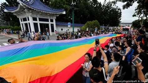 protesters demand marriage equality in taiwan pride parade