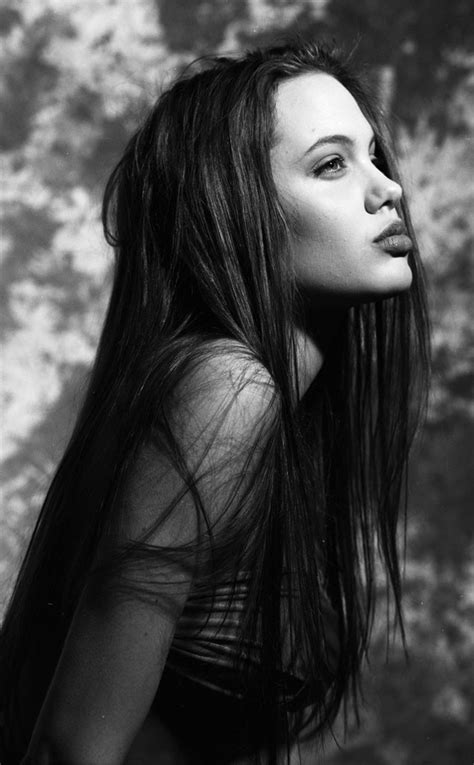 Beauté En Noir Et Blanc From Angelina Jolie Quand Elle était