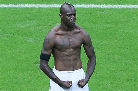 manchester city s mario balotelli reveals ufc fighting is his career choice if he wasn t a