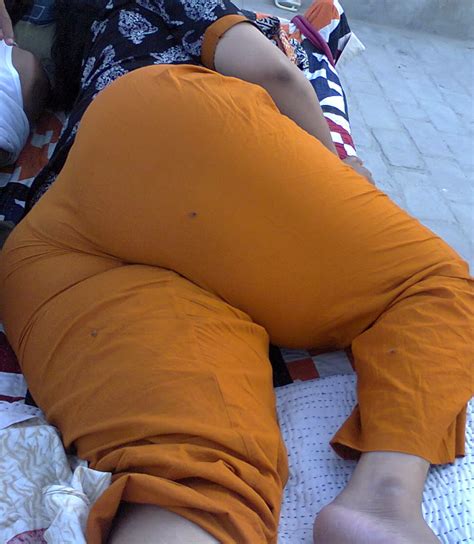 aunty sleeping gaand pic in salwar