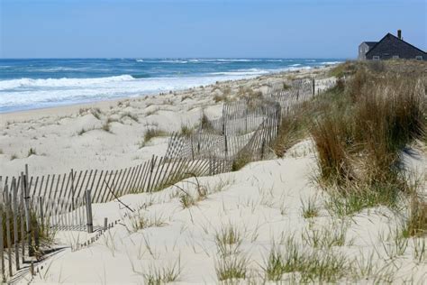 Nantucket Residents Vote To Make All Beaches Topless Wgn Tv