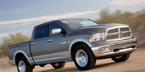 dodge ram  slt  crew cab road test review car  driver