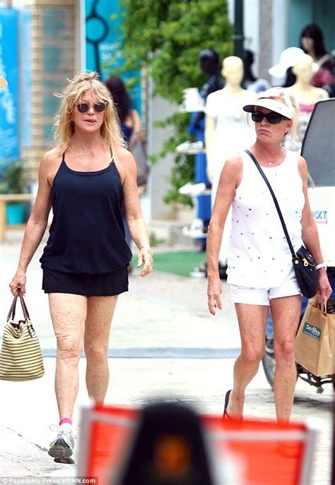Goldie Hawn Sports Black Mini Skirt For Shopping Spree In Greece