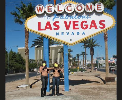 Sin City Cheeky Girls Strip For Las Vegas Flashing Daily Star