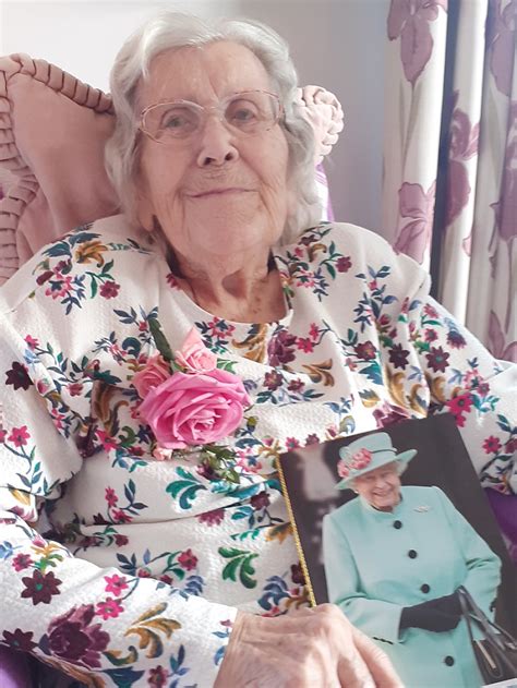 spurs supporting great grandmother celebrates her 100th birthday