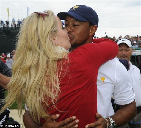 tiger woods seals it with a kiss from lindsey vonn as usa win presidents cup video highlights