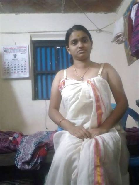 A Hot Desi Village Bhabhi Shows Her Different Sexy Looks