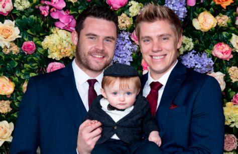 emmerdale spoilers stars reveal all on robert and aaron s wedding day