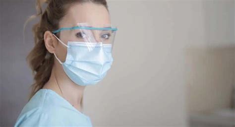 wear medical mask  ways depending  youre sick fact