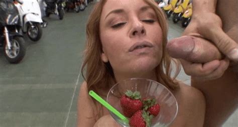 Hot Milf Janet Eat Strawberries In Sperm S 8 Pics