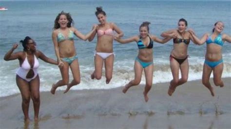 20 Beach Photos Taken At The Right Moment Beach Fails Compilation