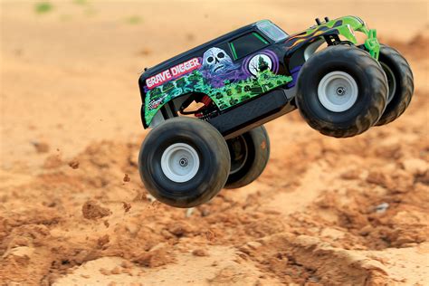 monster jam excitement    scale grave digger rc soup