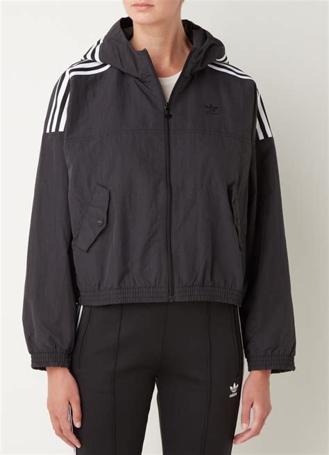 adidas windjack met logo en backprint en capuchon zwart de bijenkorf