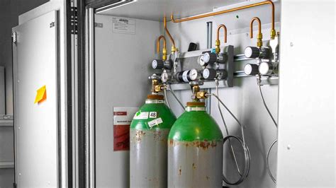 compressed gases hazards safety prevention  health epfl
