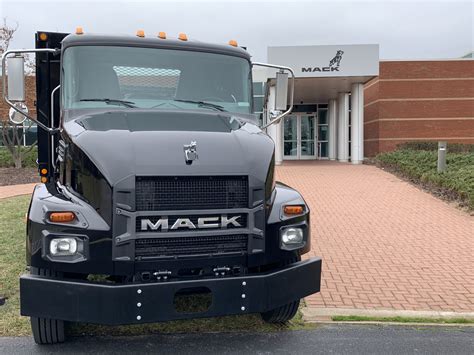 walkaround   mack medium duty md series trucks video