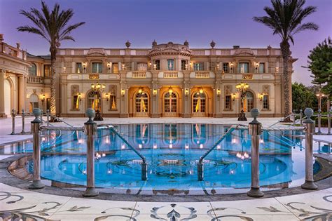 mansions   world coolest estates    buy villa de luxe piscine