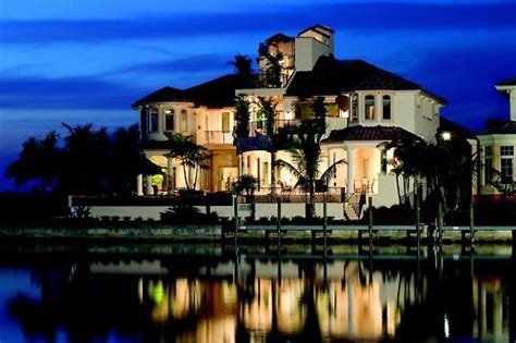 pin  glenda dolan  ultimate living style waterfront homes  sale waterfront homes mansions