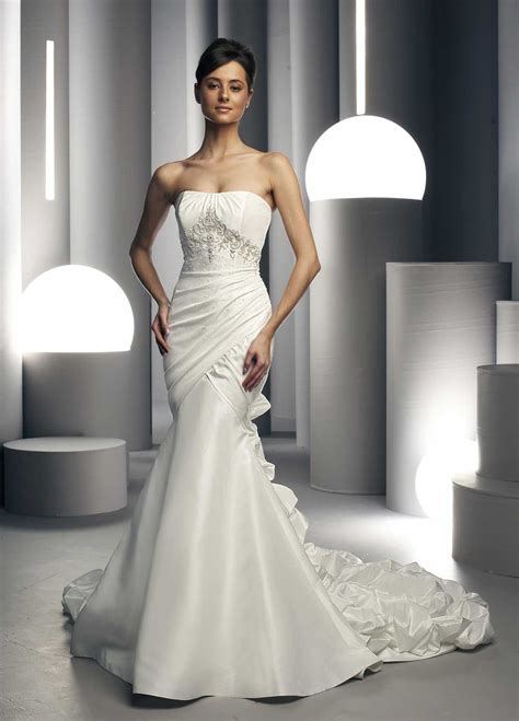 white bridals dresses designs fancy  elegant wedding dress