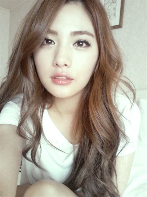 News Flash After School’s Nana Wears A White T Shirt And