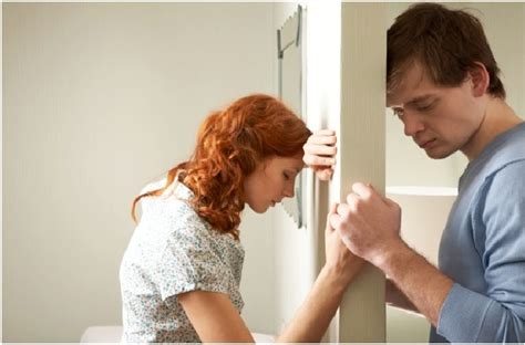 7 Signs That Indicate Your Relationship Is Falling Apart