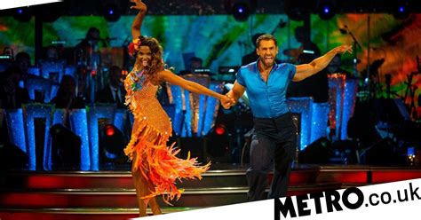 what time is the strictly come dancing results show on tonight metro news