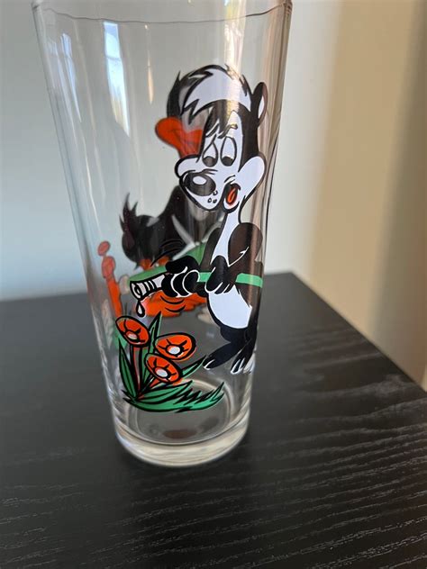 Vintage 1976 Pepe Le Pew Daffy Duck Pepsi Collector Pint Glass Warner