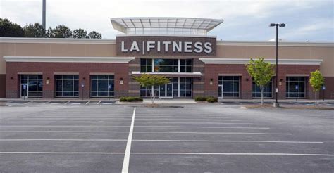 la fitness seeks debt deal  lenders wealth management