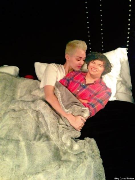 miley cyrus caught in bed with harry styles pic