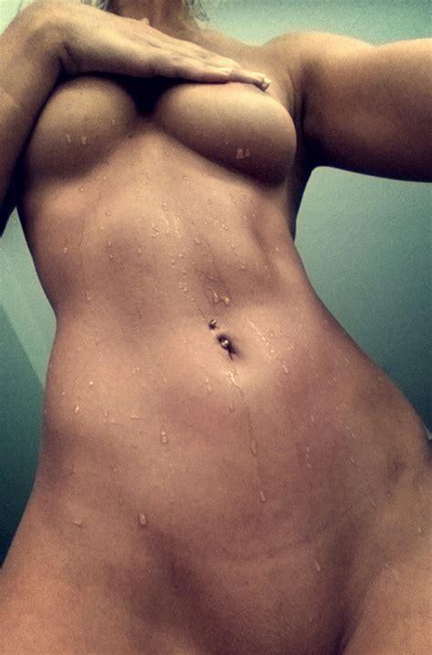 who doesn t like a little underboob b [f] porn photo