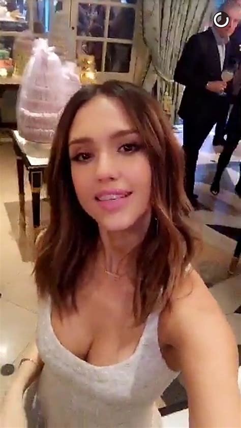 Jessica Alba Cleavage 10 Photos Thefappening